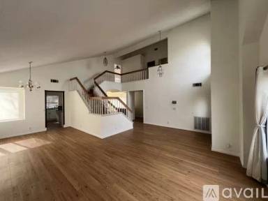Main picture of 3242 Rollingridge Ave