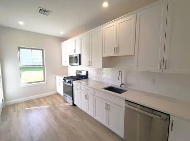 Main picture of 32-34 W Valley Cir