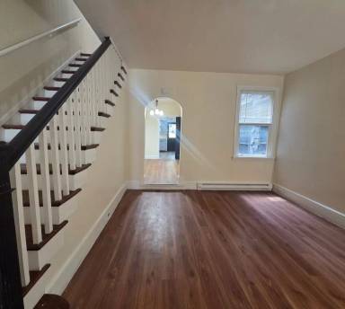 Main picture of 721 W Market St
