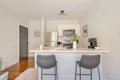 Main picture of 2622 Victory Pkwy