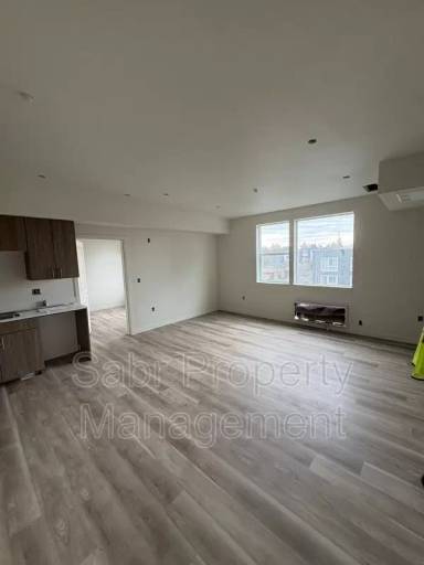 Main picture of 6945 N Interstate Ave