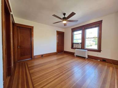 Main picture of 375 Pleasant St