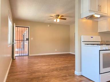 Main picture of 326 W University Ave