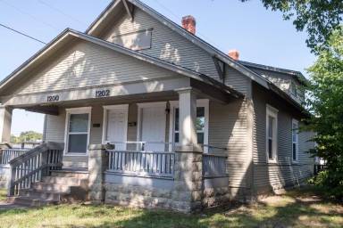 Main picture of 1200 S Market St
