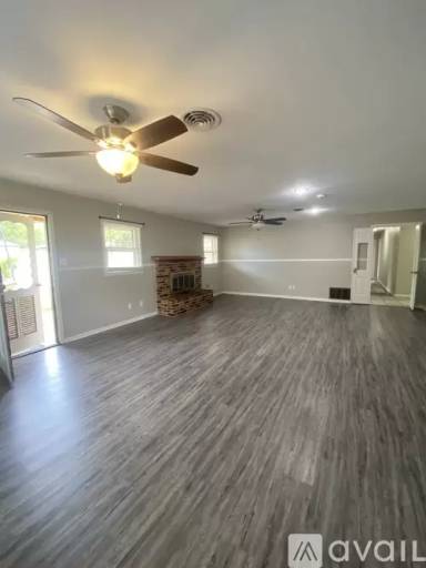 Main picture of 2433 Campus Ct