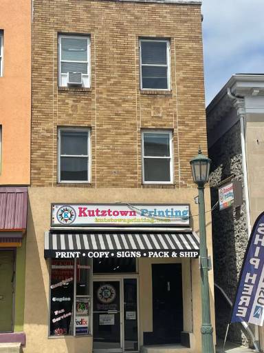 Main picture of 305 W Main St