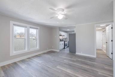 Main picture of 315 W Division St
