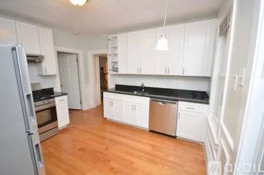 Main picture of 431 Faneuil St