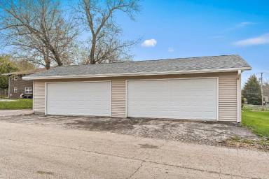 Main picture of 570 N Mulford Rd