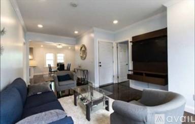 Main picture of 72 Main St