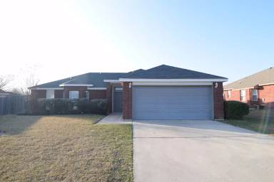 Main picture of 5003 Topsey Dr