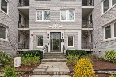 Main picture of 329 Rhode Island Ave NE