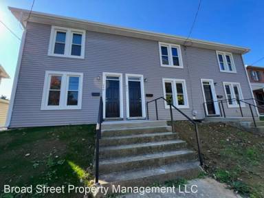 Main picture of 642 E Main St