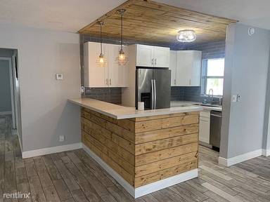 Main picture of 2026 NE 33rd St