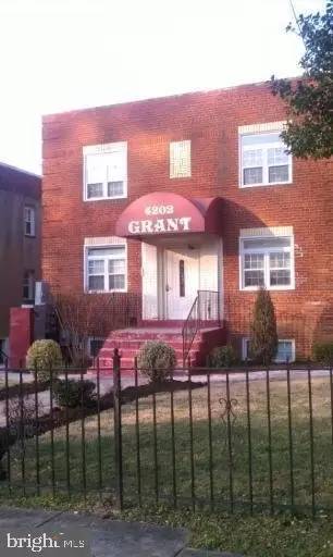 Main picture of 4202 Grant St NE