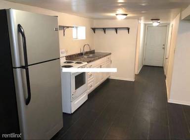 Main picture of 2947 N Avers Ave