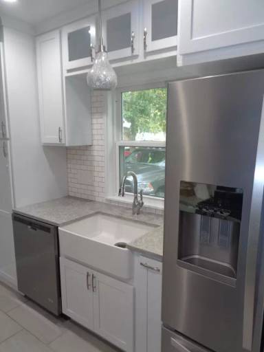 Main picture of 605 2nd Ave