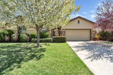 Main picture of 520 Castle Oaks Dr