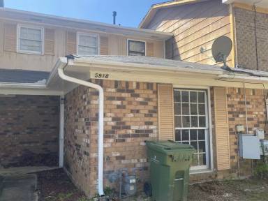 Main picture of 5918 Singleton St