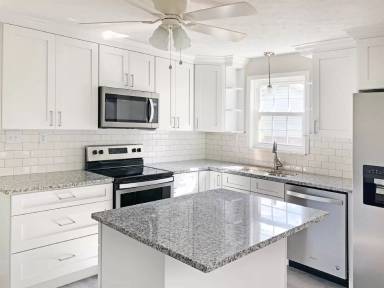 Main picture of 2021 Girard Ave