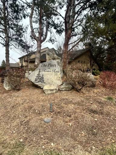 Main picture of 834 E Riverpark Ln