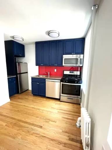 Main picture of 170-172 Spring St