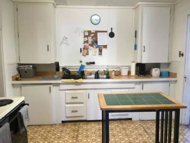 Main picture of 19 Elm St