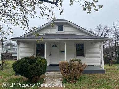Main picture of 902 Centerdale St