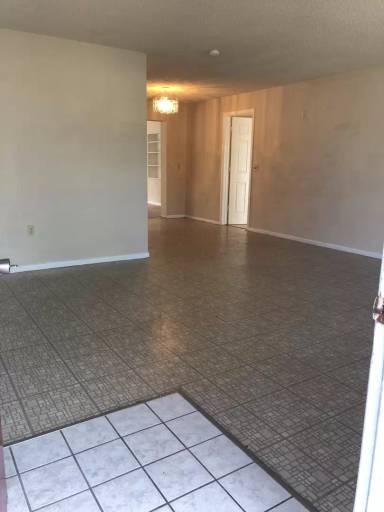 Main picture of 210 E Roberts St