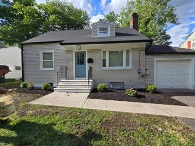 Main picture of 60 Lyons Pl