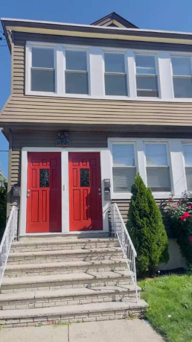 Main picture of 523 Jackson Ave