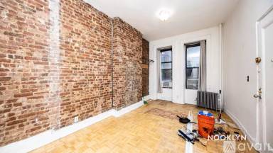 Main picture of 294 Willoughby Ave