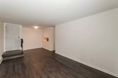 Main picture of 1049 S Main St