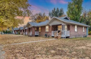 Main picture of 728 Custer St