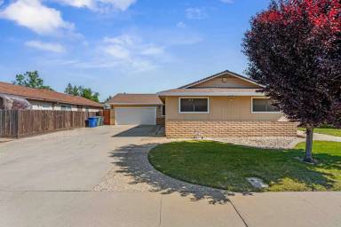 Main picture of 2025 Sweetwater Dr