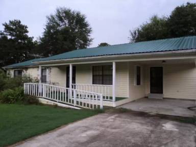 Main picture of 3752 Hooks Cemetery Loop