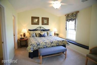 Main picture of 3351 Victoria Park Ln