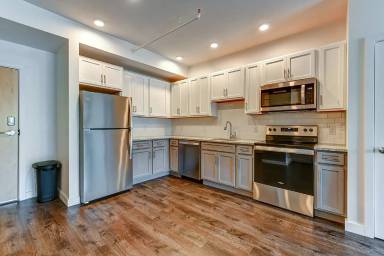Main picture of 550 New Holland Ave