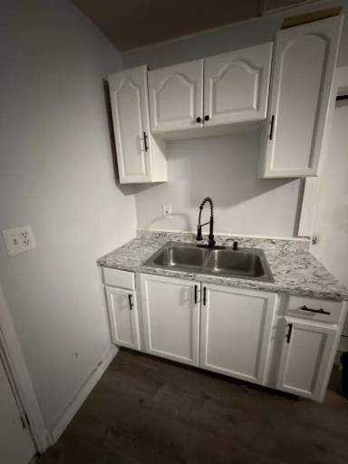 Main picture of 47 Lens St