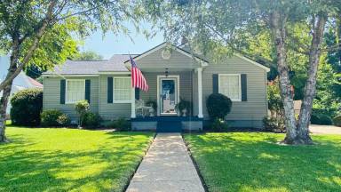Main picture of 11 Arlington Dr