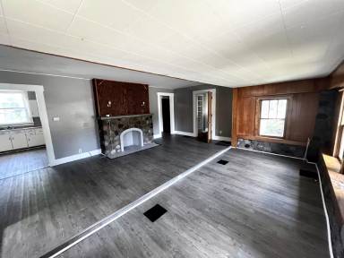 Main picture of 304 Elm St