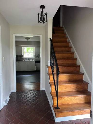 Main picture of 104 Sunset Dr