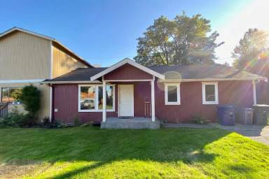 Main picture of 17001 NE 35th St