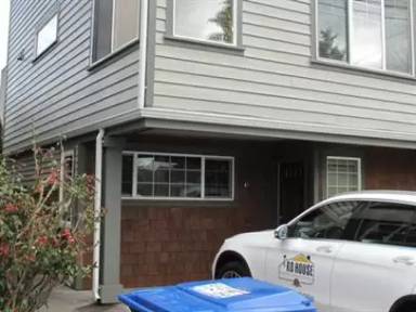 Main picture of 6051 Fauntleroy Way SW
