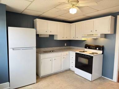 Main picture of 839 1/2 E Walnut St