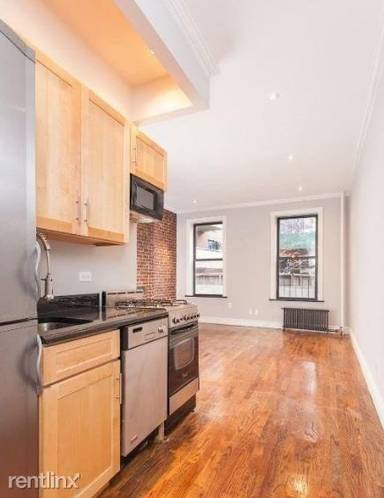 Main picture of 279 E 10th St