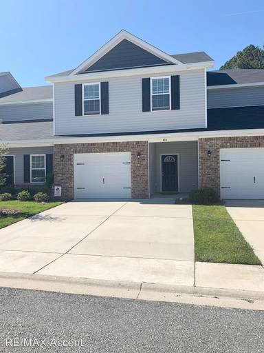 Main picture of 424 Governor Treutlen Cir