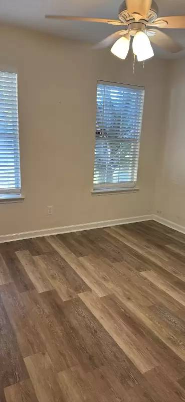 Main picture of 7337 Leghorn St