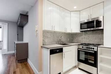 Main picture of 306 W 100th St