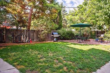 Main picture of 1641 Vine St